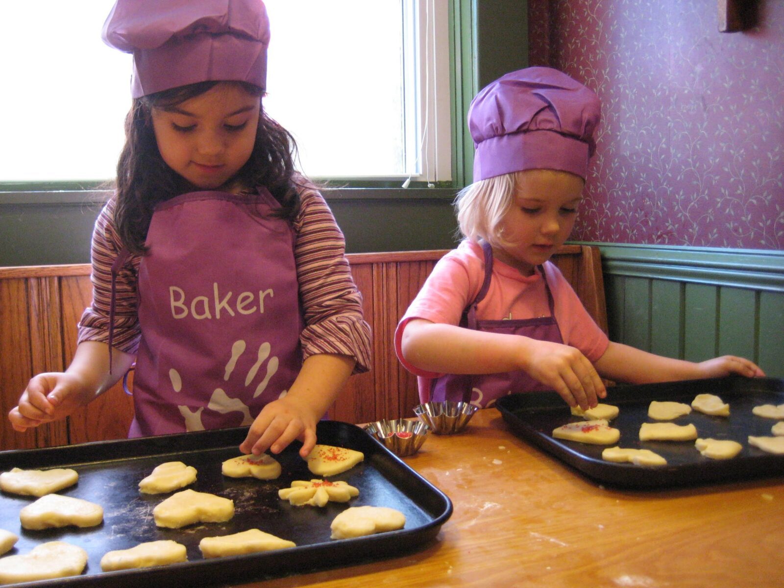 children baking cookies